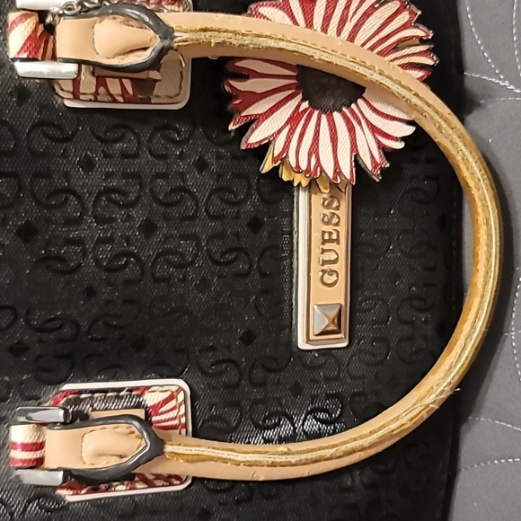 Guess purse - Picture 8 of 14